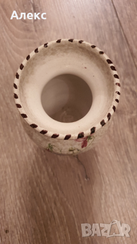 Стара керамична ваза, ръчно изработена, маркирана., снимка 2 - Сервизи - 36489315