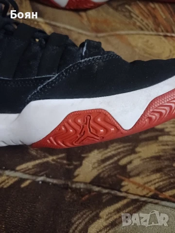 Nike Обувки за баскетбол Jordan Max Aura AQ9084 023 Черен

, снимка 4 - Маратонки - 50476595