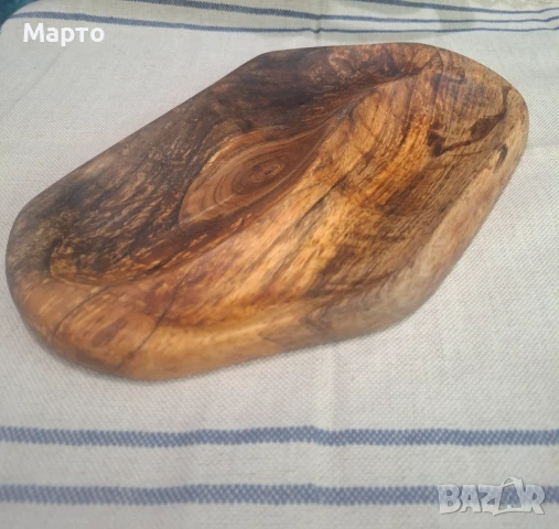 Поднос от орех ръчна изработка.