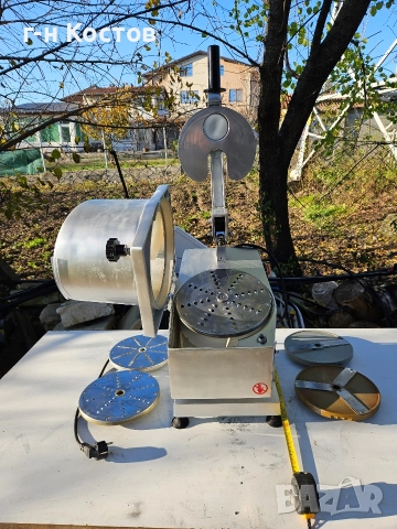 Машина за Стъргане на кашкавал и рязане на зеленчуци Зеленчукорезачка със 5бр. Ножове , снимка 7 - Обзавеждане на кухня - 52614965