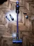 Много добра прахосмукачка Dyson V8 с нова батерия и аксесоари, снимка 1