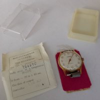 Ръчен часовник Восток 18 камака позлатен неизползван произведен през 1988г, снимка 2 - Антикварни и старинни предмети - 41395532