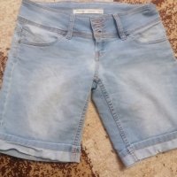 нови дънкови дамски  пантални, М-Л, снимка 1 - Къси панталони и бермуди - 42009974