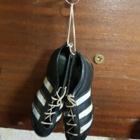 Стар сувенир футболни обувки за огледалото на москвича., снимка 1 - Други ценни предмети - 41983090