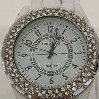 Красив дамски часовник обсипан с камъни ., снимка 3 - Дамски - 44450938