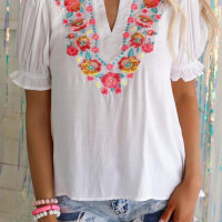 Дамска блуза в бяло с къс ръкав и бродерия с флорален мотив, 100% памук, снимка 1 - Тениски - 44741107
