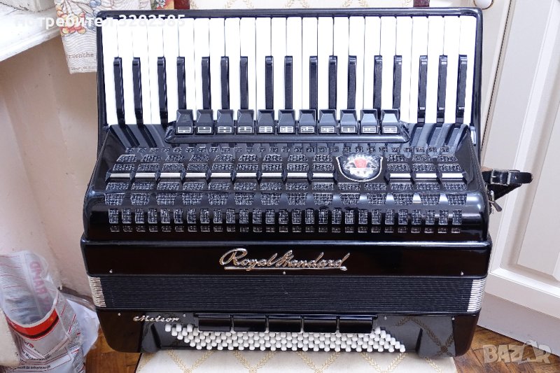 Акордеон Роял Стандард Метеор 120 баса, снимка 1