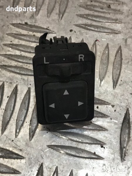 Бутон Toyota Avensis,  2001г., снимка 1