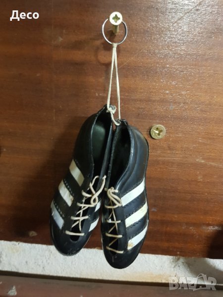 Стар сувенир футболни обувки за огледалото на москвича., снимка 1