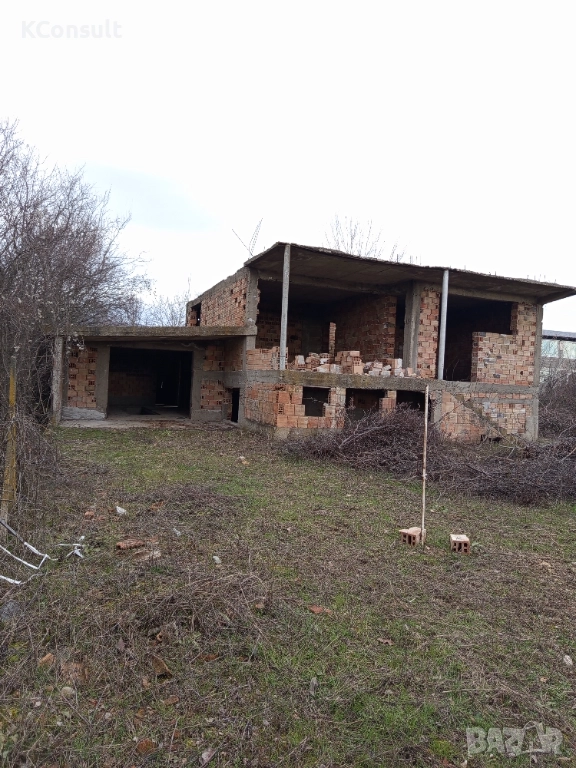 Продава се жилищна сграда с гараж в с. Габарево, община Павел баня, снимка 1