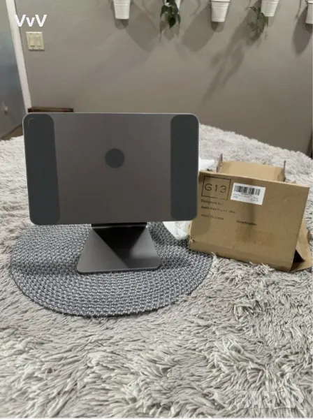 Apple - Magnetic stand for Apple iPad, снимка 1