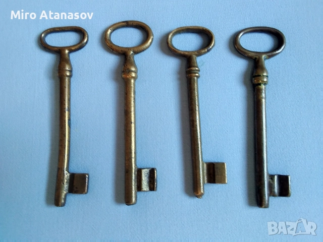 Лот 4 големи стари бронзови ключа, снимка 4 - Антикварни и старинни предмети - 52793963