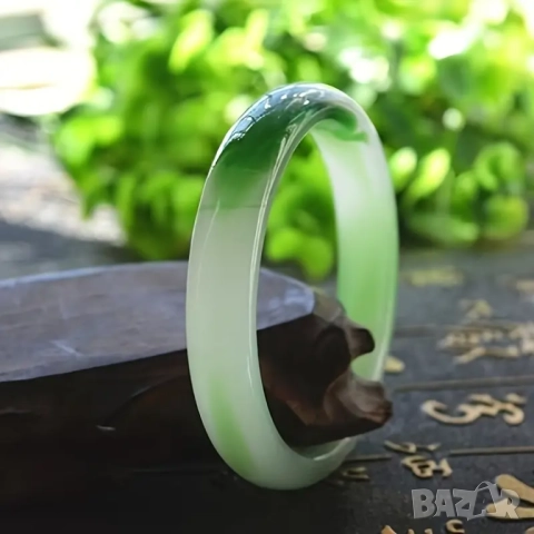 Дамска гривна от естествен светло зелен нефрит, снимка 2 - Антикварни и старинни предмети - 44802393