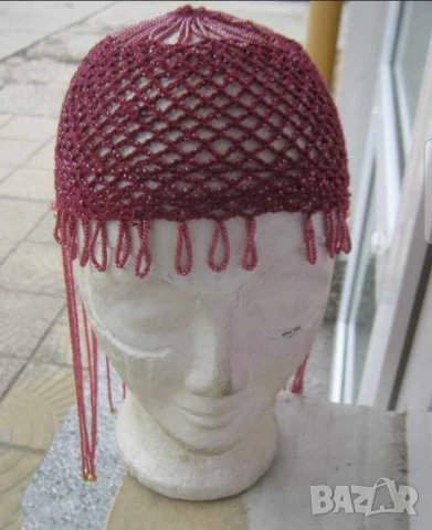 Ръчно изработена шапка на една кука украсена с мъниста, снимка 4 - Шапки - 51237280