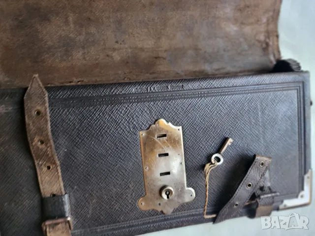 Портфолио кожено за месечни документи на Victorinox(?) от 30-те години, с ключ и ремъци, рядкост, снимка 2 - Антикварни и старинни предмети - 55751118