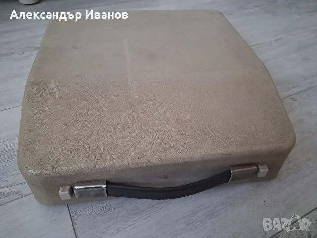 Японска пишеща машина Neckermann Brillant Comfort 200 1977 г., снимка 6 - Антикварни и старинни предмети - 56150043