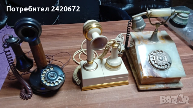 малка колекция ретро телефони
