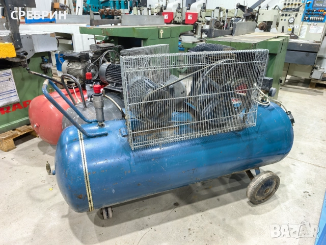 Компресор 300 лт 3 кв три и дебит 550 литра , снимка 3 - Други машини и части - 52645768