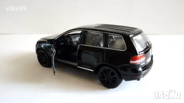 VW Volkswagen Touareg Maisto 1:42, снимка 2 - Колекции - 47318926