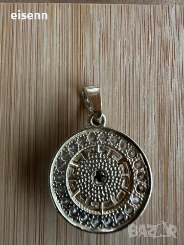 Златна Висулка Versace,, снимка 3 - Колиета, медальони, синджири - 52879041