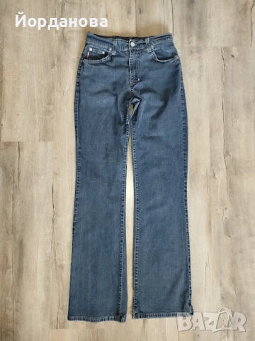 Еластични дънки с висока талия