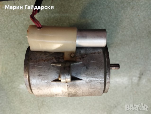 Продава различни двигатели на 12v и 220v, снимка 17 - Друга електроника - 39634270