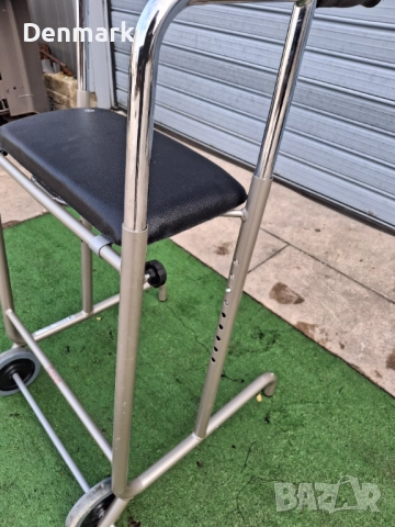 Проходилка за възрастни, снимка 3 - Ролатори - 52595609