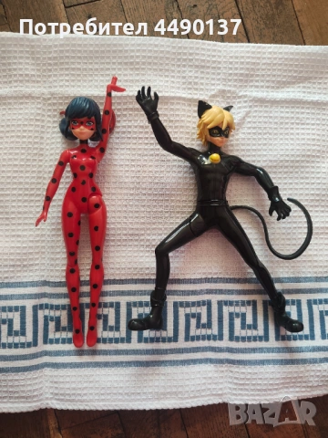 Калинката и черния котарак кукли