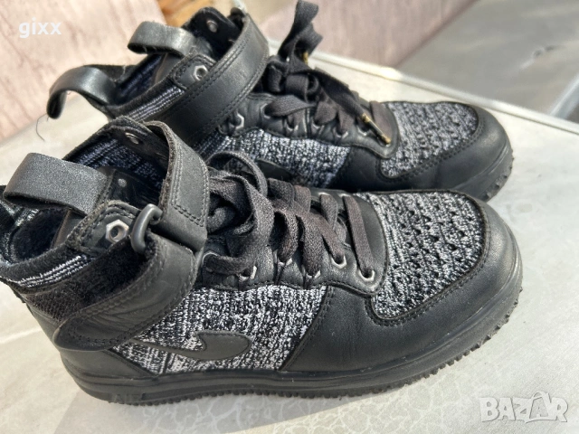 Дамски маратонки NIKE, снимка 2 - Маратонки - 53003702