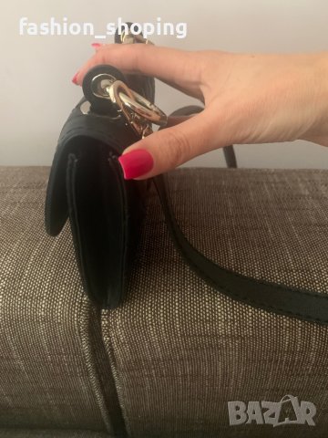 Малка чанта Guess, снимка 6 - Чанти - 40460050