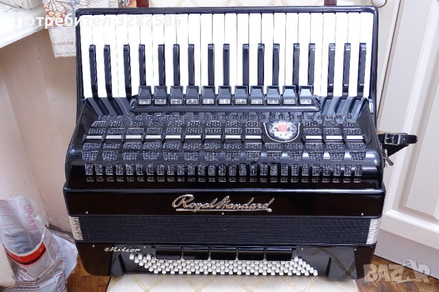 Акордеон Роял Стандард Метеор 120 баса