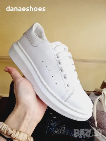 Сникърси от естествена кожа в бяло 