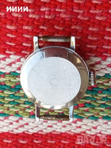 Часовник Чайка , снимка 2 - Антикварни и старинни предмети - 52224038