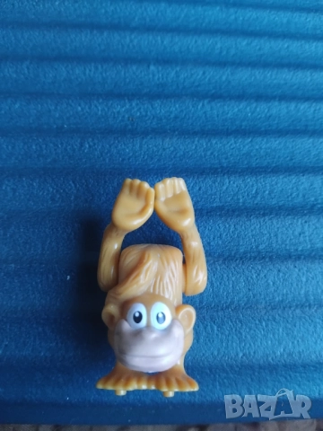 Kinder / Киндер играчка маймуна