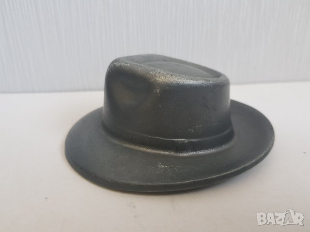 Стара сувенирна метална каубойска шапка