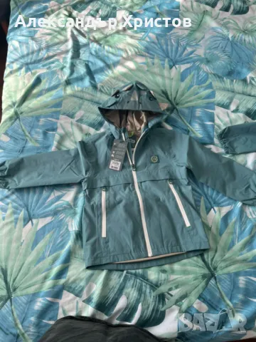 Продавам ДВА броя зелени - Детски водоустойчиви якета NEXT тип Anorak!