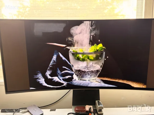 Samsung Odyssey OLED G8 34" — идеално състояние, снимка 4 - Монитори - 56159367