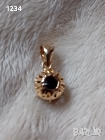 Нов златен медальон с естествен гранат, снимка 5 - Колиета, медальони, синджири - 52676330