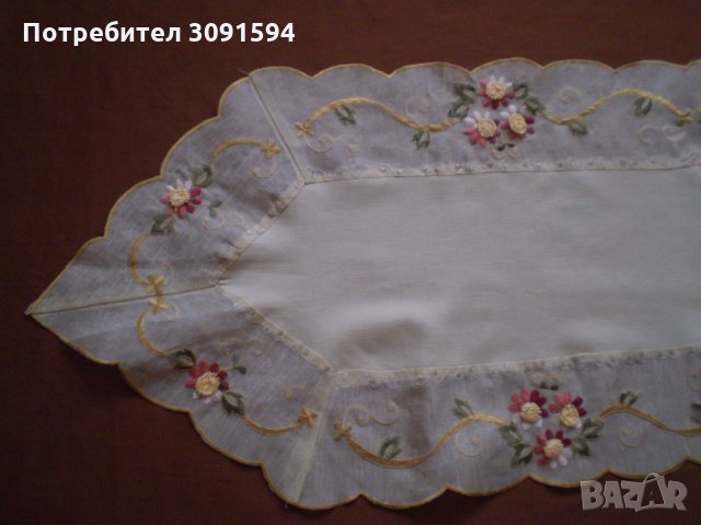 Покривка за маса - тишлайфер машинна бродерия върху батиста