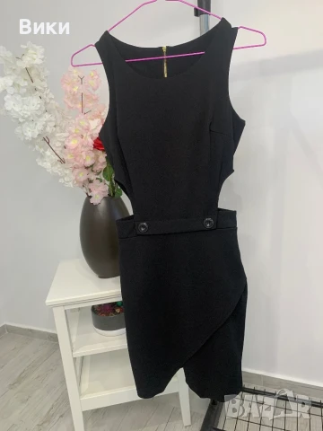 Рокля универсален размер но е подходяща за S