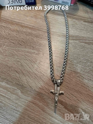 Сребърен ланец със кръст