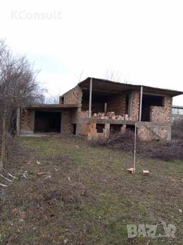 Продава се жилищна сграда с гараж в с. Габарево, община Павел баня