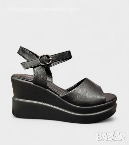 Дамски сандали на платформа в черно 