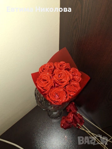 Букет от червени брокатени рози, снимка 2 - Изкуствени цветя - 52961639