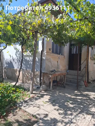Къща в центъра на с. Красново, снимка 1 - Къщи - 55896113