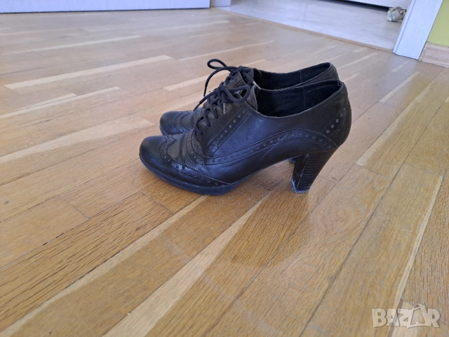 Обувки с връзки отпред с малка платформа и ток - размер №35