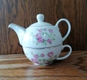 Изключително нежен винтидж комплект от фин порцелан - чайник с чаша за чай / кафе., снимка 1