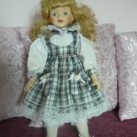 Колекционерска порцеланова кукла JULIE _2, снимка 1 - Колекции - 41243681