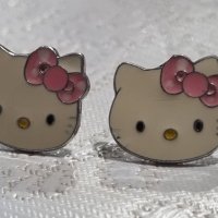 Автентични сребърни обеци Hello Kitty с емайлирани лица, снимка 3 - Обеци - 44230716