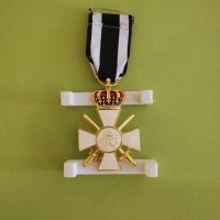 Военен медал Орден на червения орел 3-ти клас с корона и мечове РЕПЛИКА, снимка 15 - Други ценни предмети - 41756824